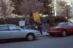 dc_chinese_embassy_protest_2.jpg (91389 bytes)