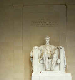 dc_lincoln_mem_inside_2.jpg (33669 bytes)