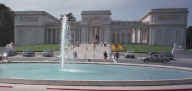 palace_fountain2.jpg (57449 bytes)