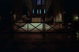 notredame_altar_1.JPG (51621 bytes)