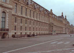 quai_louvre_1.JPG (95095 bytes)