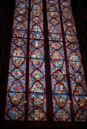 saint_chapelle_glass_1.JPG (218862 bytes)