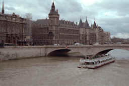 seine_conciergerie_1.JPG (92350 bytes)